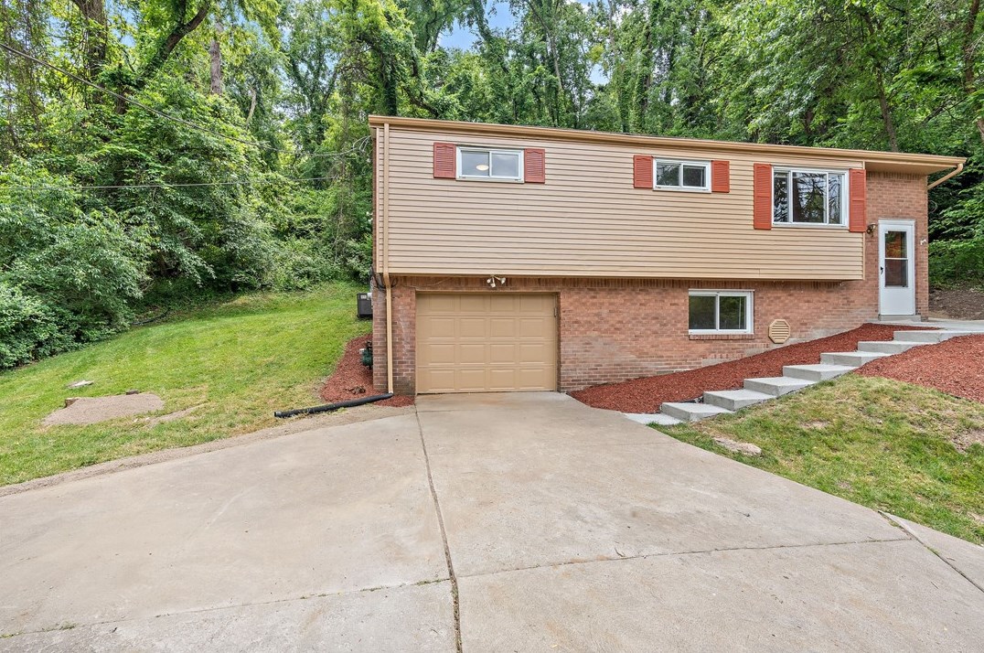 241 Harrison Rd, Turtle Creek, PA 15145