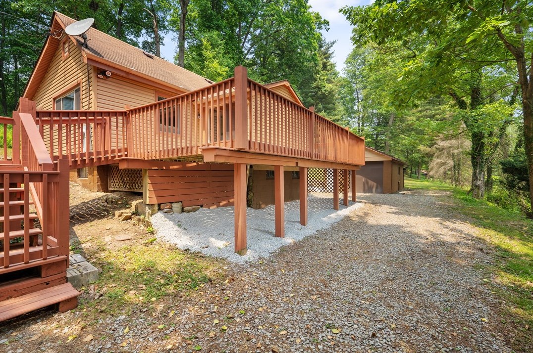 149 William Penn Trail, Chalk Hill, PA 15421