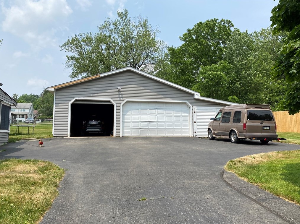 419 Falls Ave, New Castle, PA 16105-1413