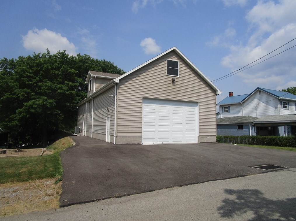 312 7th Ave, Sutersville, PA 15083-1016