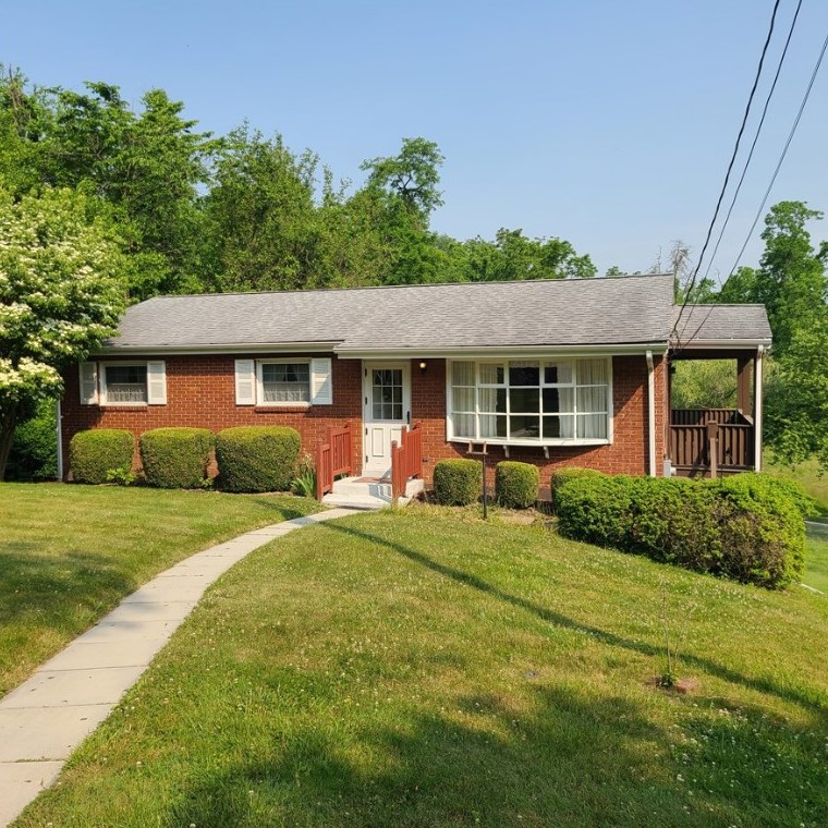 25 Empson Dr, Washington, PA 15301-6201