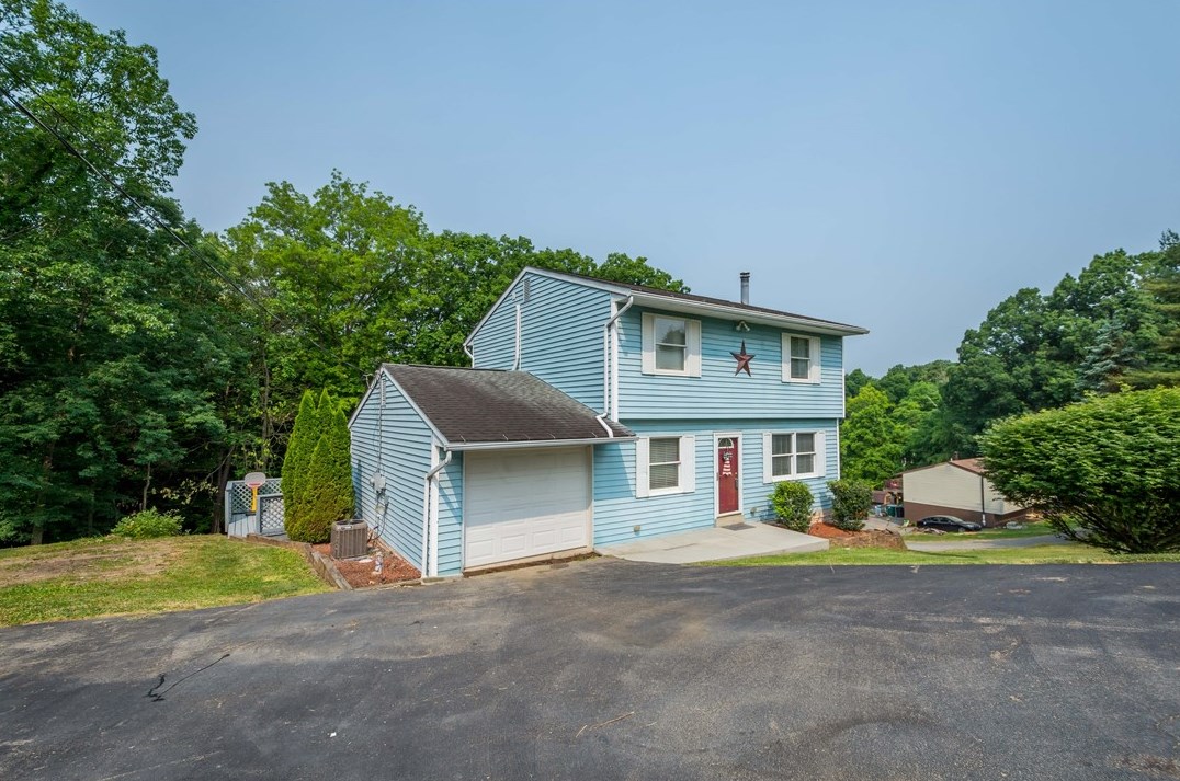 575 Alamae Lakes Rd, Washington, PA 15301-9144