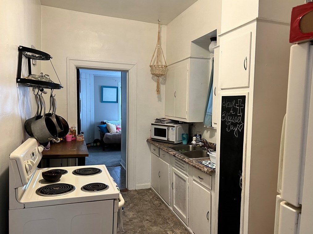 204 4th St, Freeport, PA 16229-1116