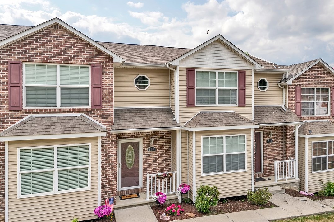 913 2nd St, Jeannette, PA 15644-1406