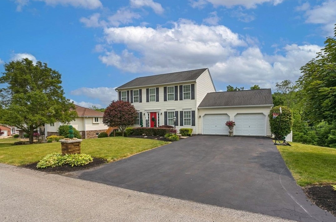 25 Surrey Dr, Greensburg, PA 15601