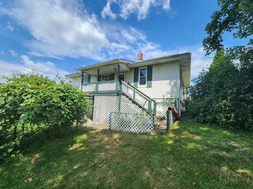 48 Hawkins St, Washington, PA 15301-2236
