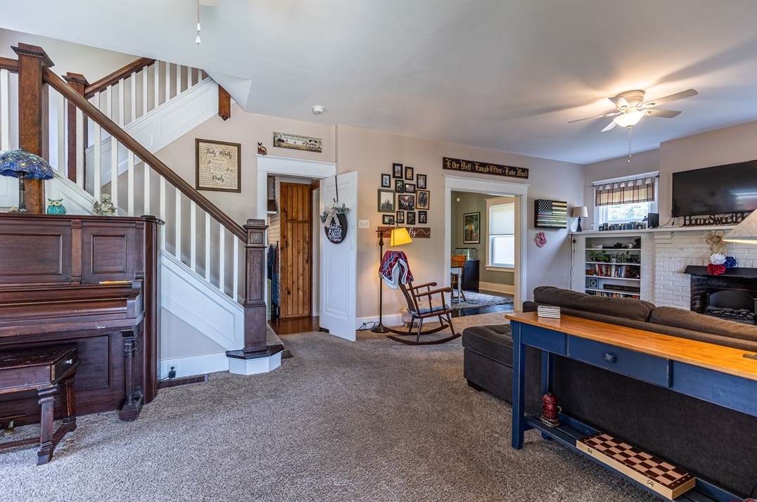 90 Stokely St, Washington, PA 15301-6329