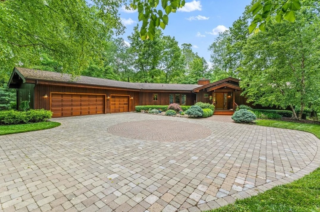 410 Deer Path Ln, New Wilmington, PA 16142