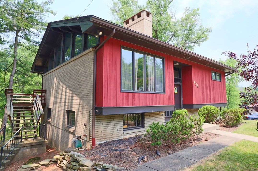 438 Mckee Rd, North Versailles, PA 15137-2421