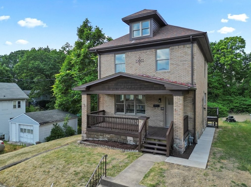 120 W James St, Whitaker, PA 15120