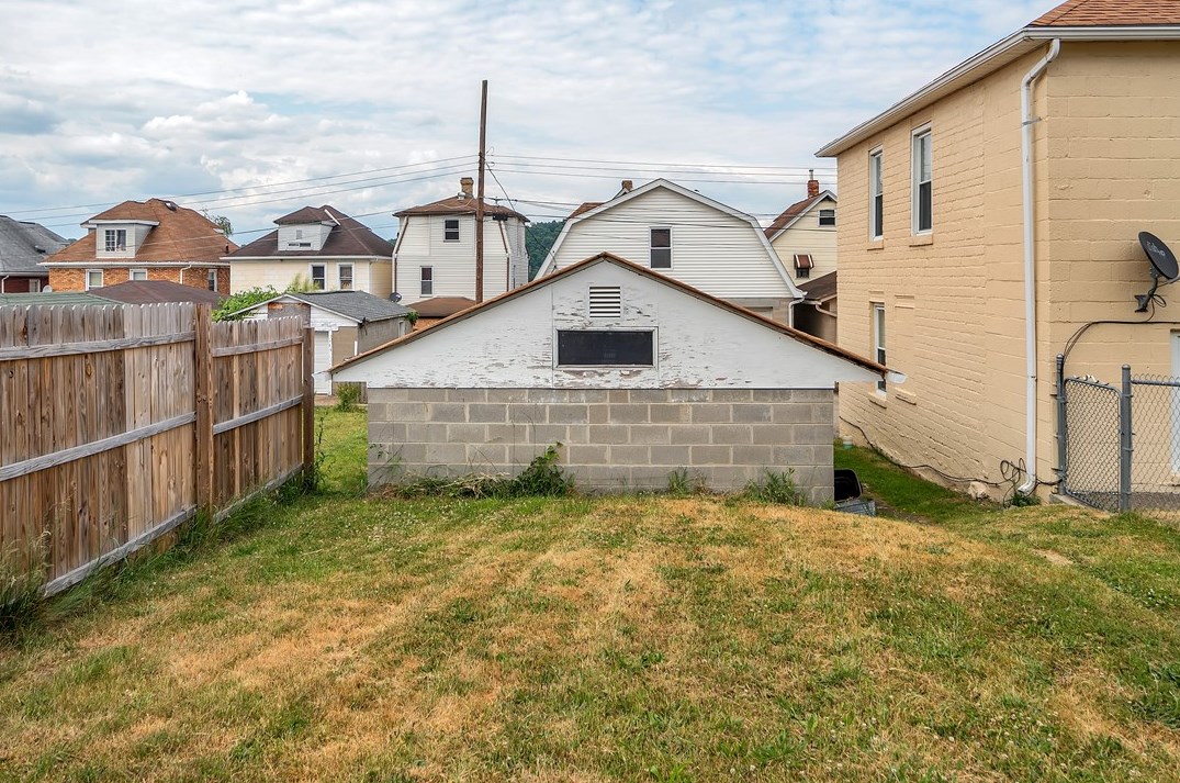 304 Beech St, Vandergrift, PA 15690