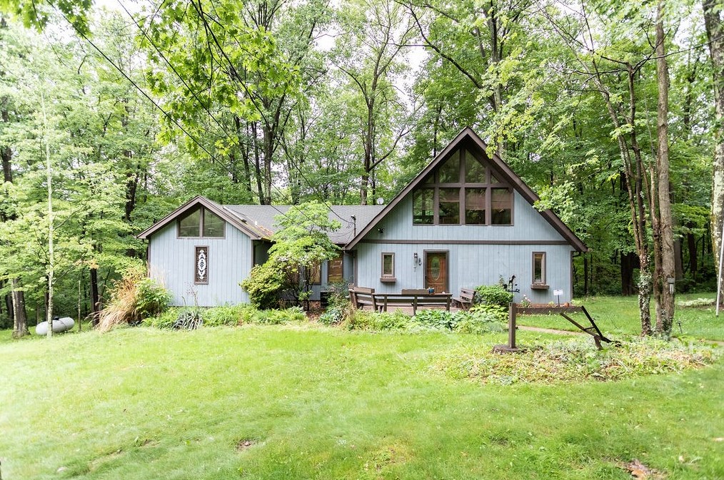 154 Cottonwood Rd, Acme, PA 15610-1238