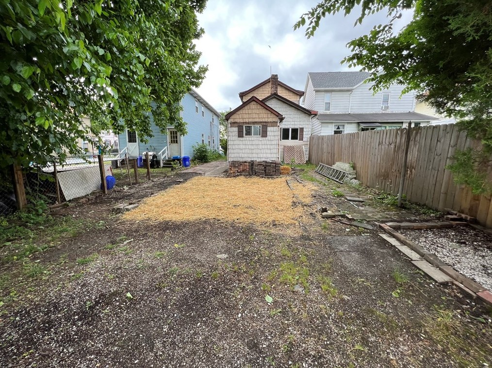 1569 2nd St, New Brighton, PA 15066