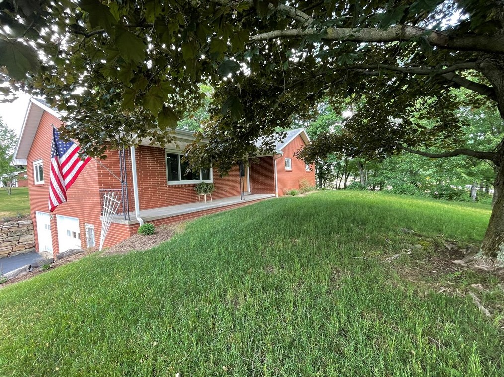 1090 6th St, Indiana, PA 15701-3732