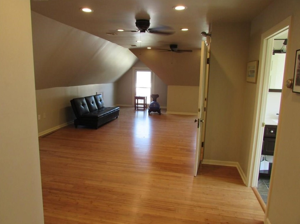 552 Washington Ave, Collier Township PA  15106-2894 exterior