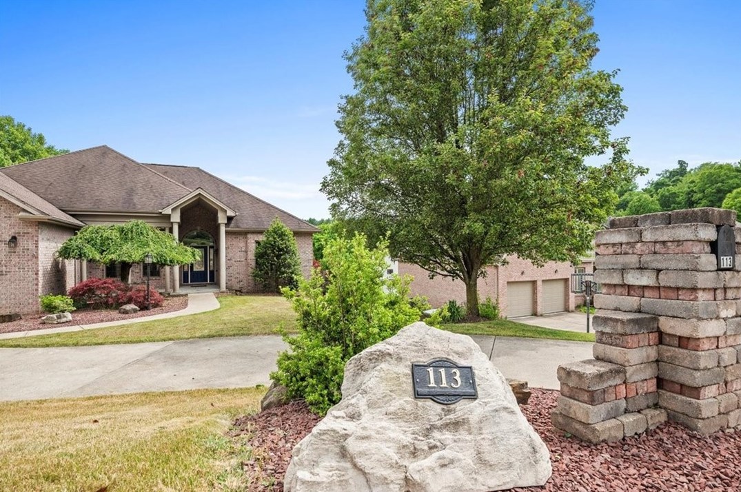 113 Cedar Ln, Houston, PA 15342-1201