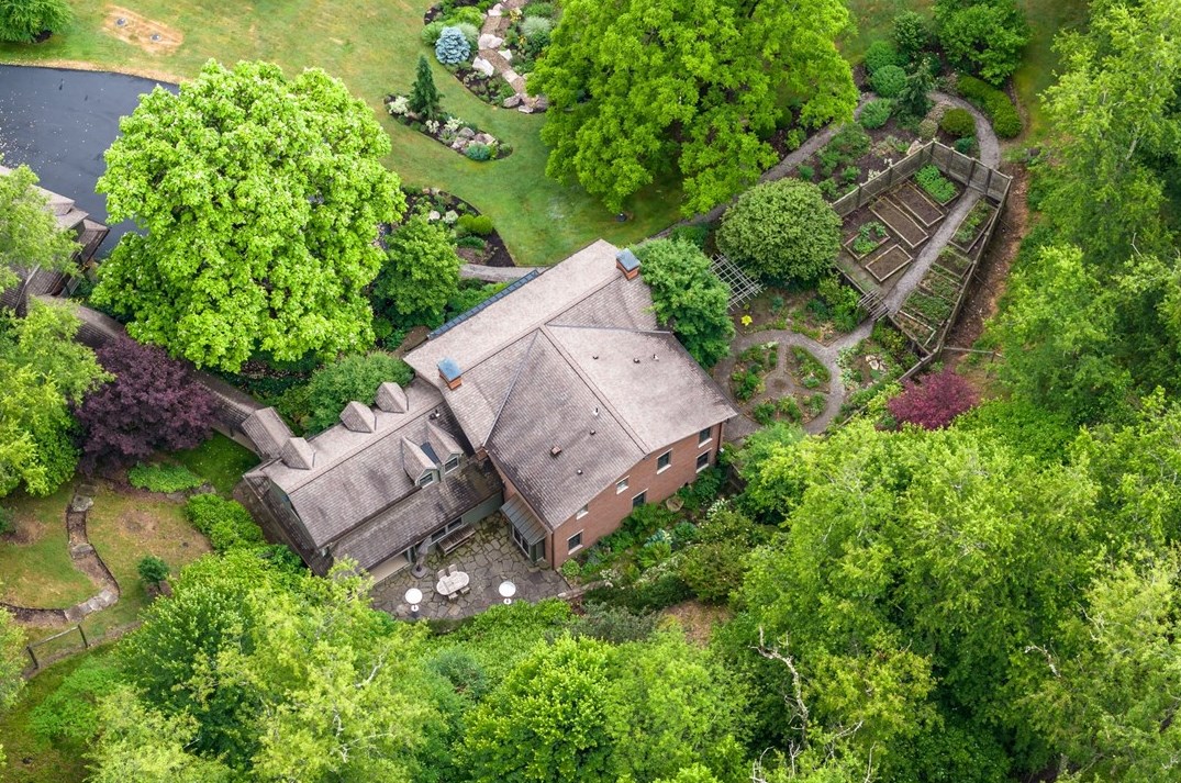 2265 Mcaleer Rd, Sewickley, PA 15143