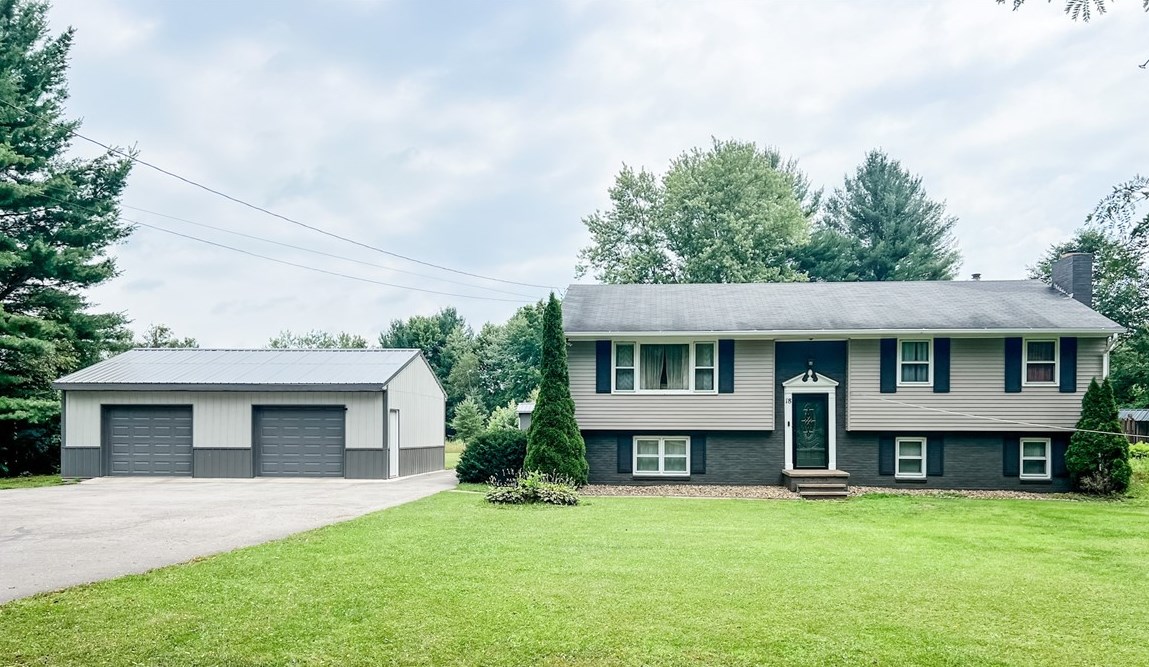18 Bell Rd, Grove City, PA 16127