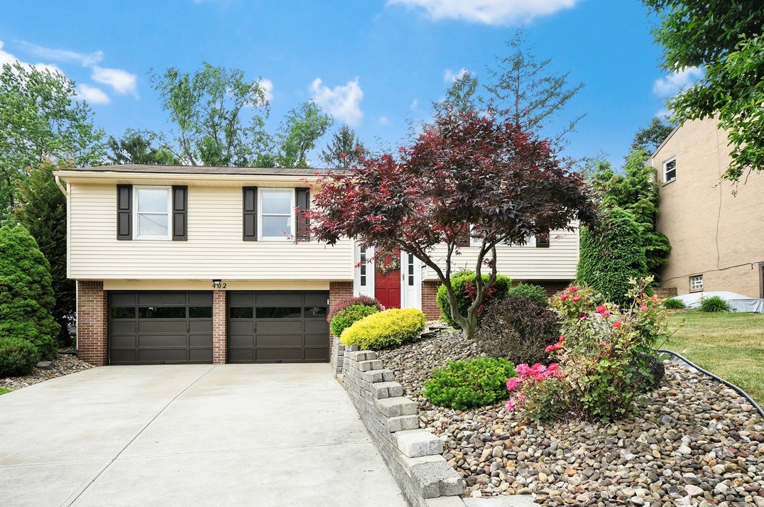402 Broughton Rd, Bethel Park, PA 15102-3912