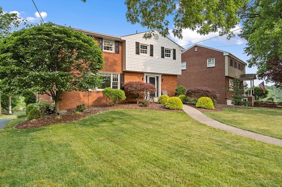 2722 Tischler Rd, Bethel Park, PA 15102-3835