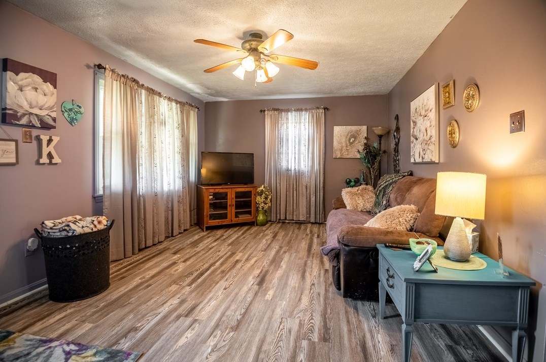 915 Park Ave, Hermitage, PA 16121