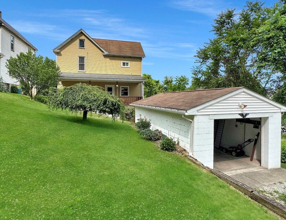 149 Griffith Ave, Washington, PA 15301-2233