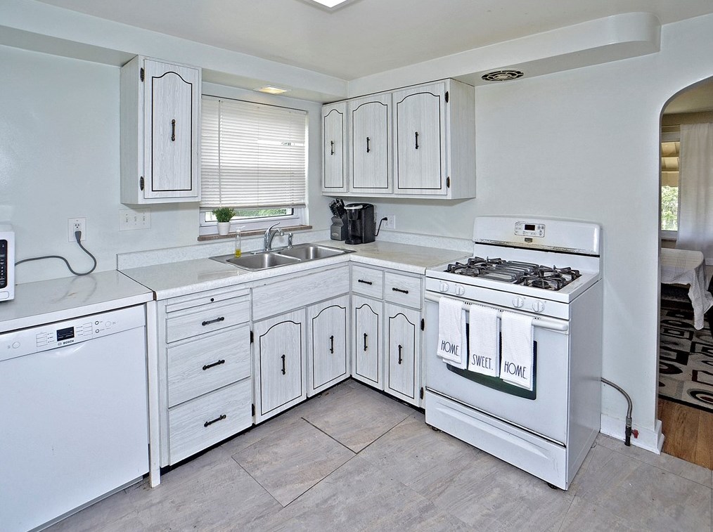 111 Cherry Lane, North Huntingdon, PA 15642