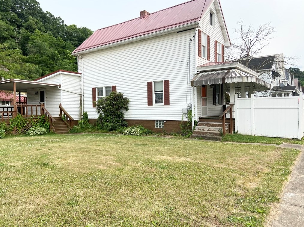 736 6th Ave, Ford City, PA 16226