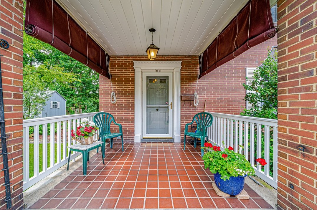 210 Tremont Ave, Greensburg, PA 15601-3445