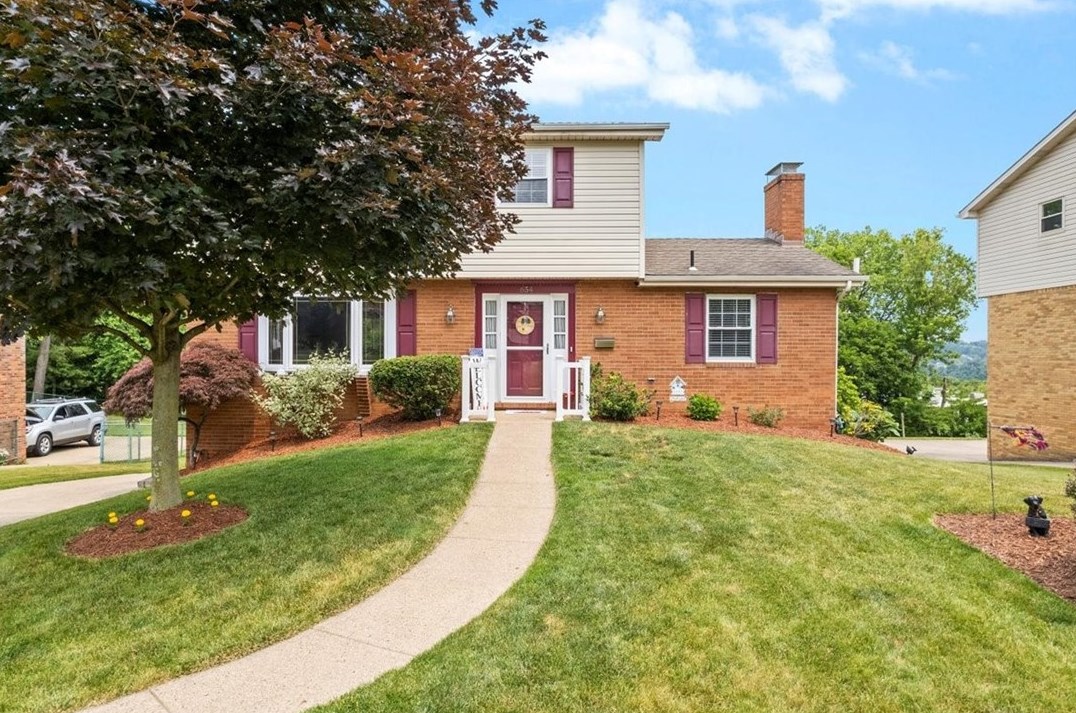 654 Edward Dr, Collier Township, PA 15106