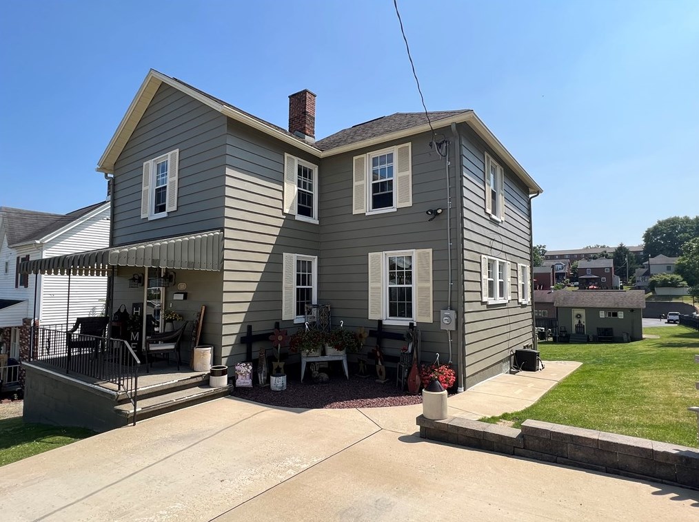 517 E Walnut St, Mount Pleasant, PA 15666