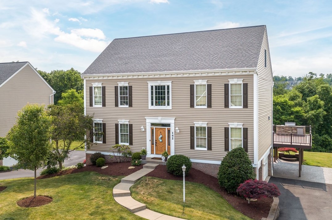 142 Foxchase Dr North, Canonsburg, PA 15317