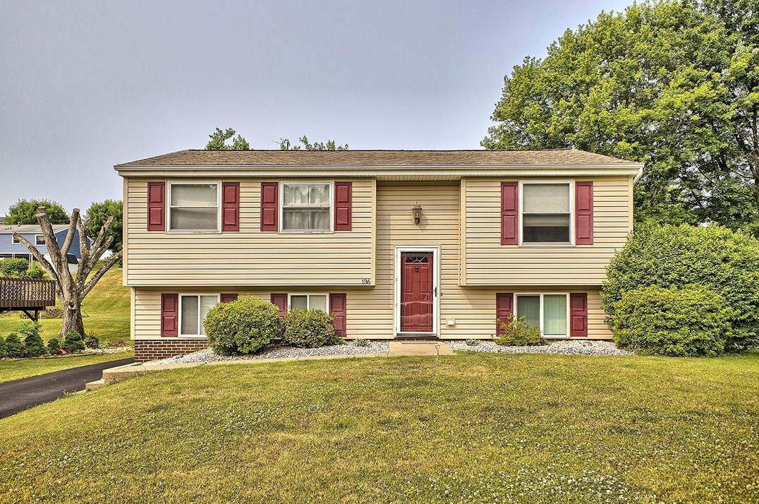 136 Cannon Dr, Greensburg, PA 15601