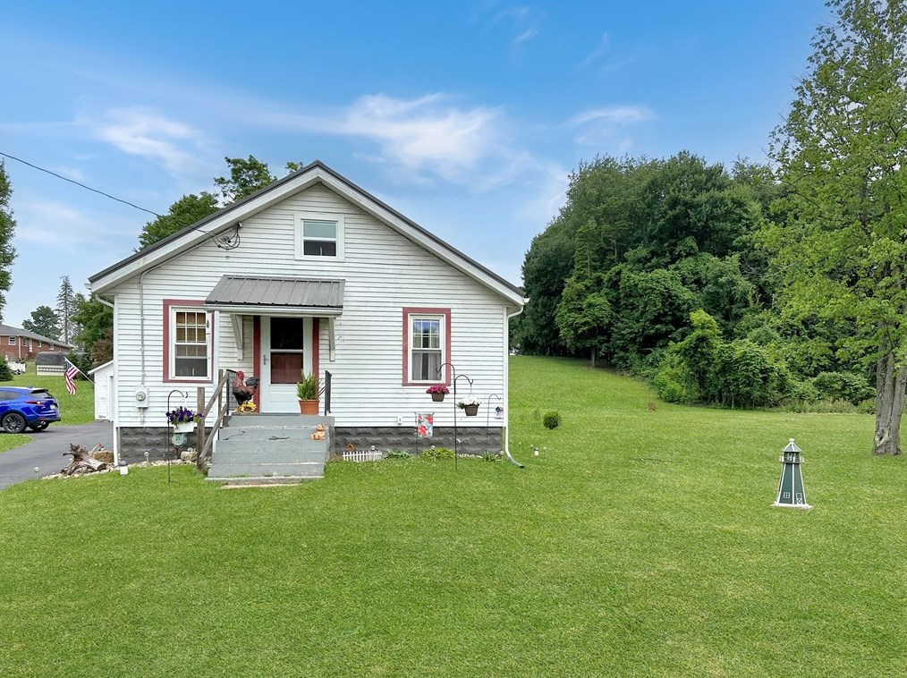 255 Blackhawk Rd, Beaver Falls, PA 15010