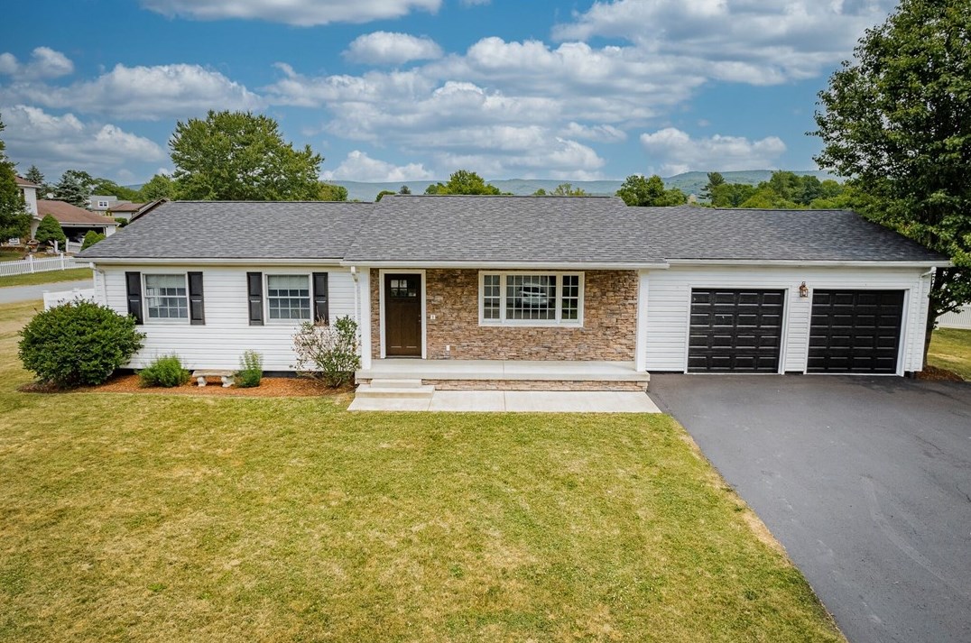 16 Jeffrey Ln, Fairchance, PA 15436