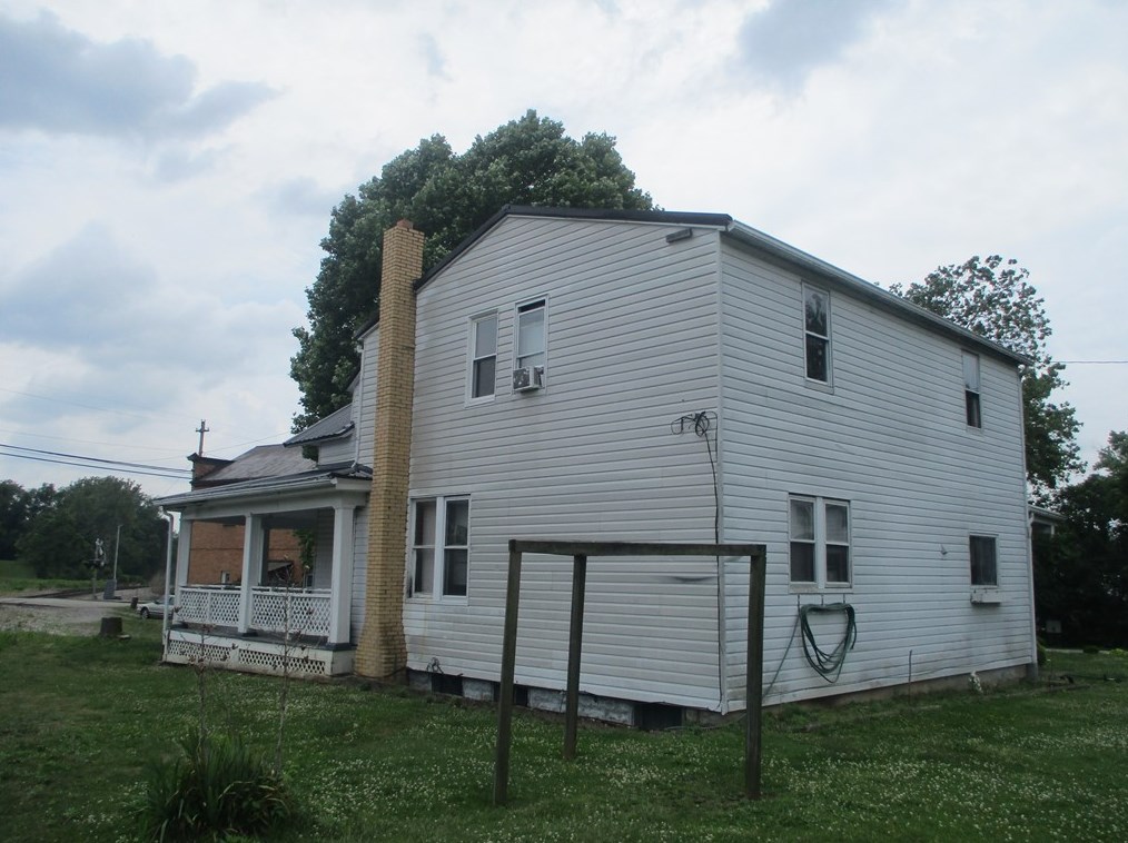 24 Church St, Fairchance, PA 15436-1171