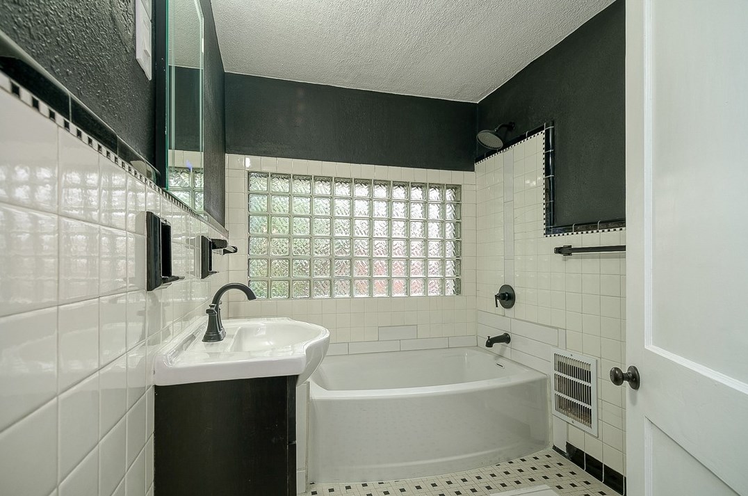 221 2nd St, Washington PA 15301-4234 exterior