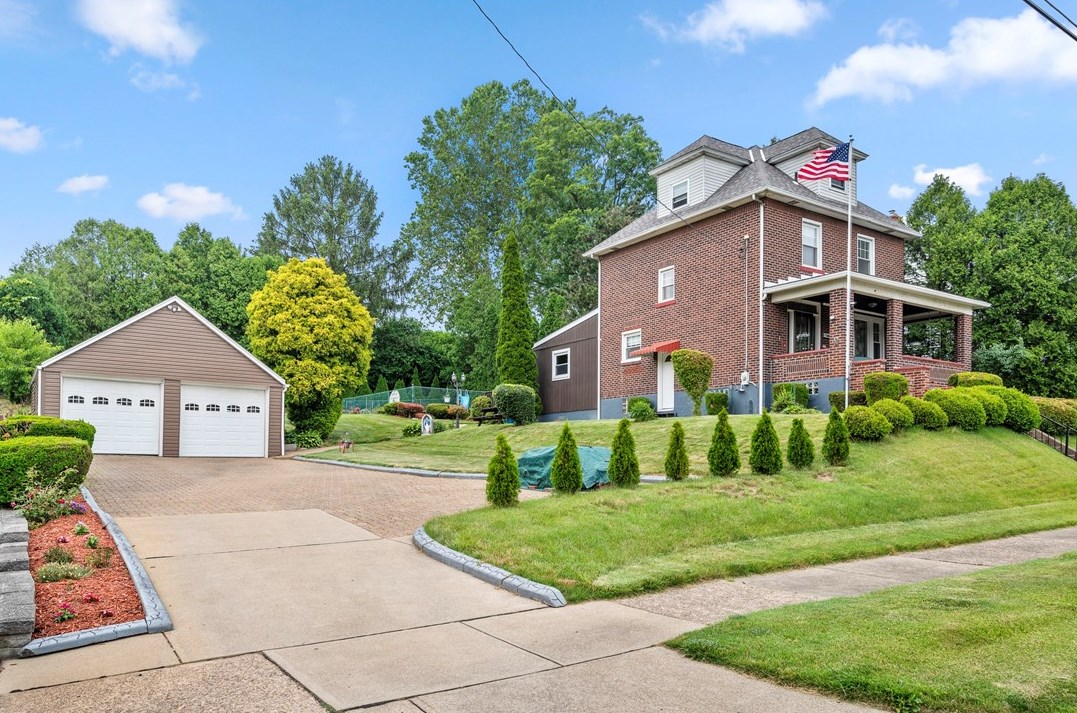 323 Shaw Ave, Springdale, PA 15144