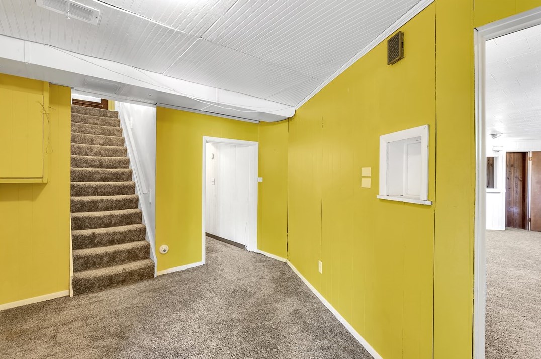 1562 Fairmont Dr, New Kensington PA  15068-5856 exterior