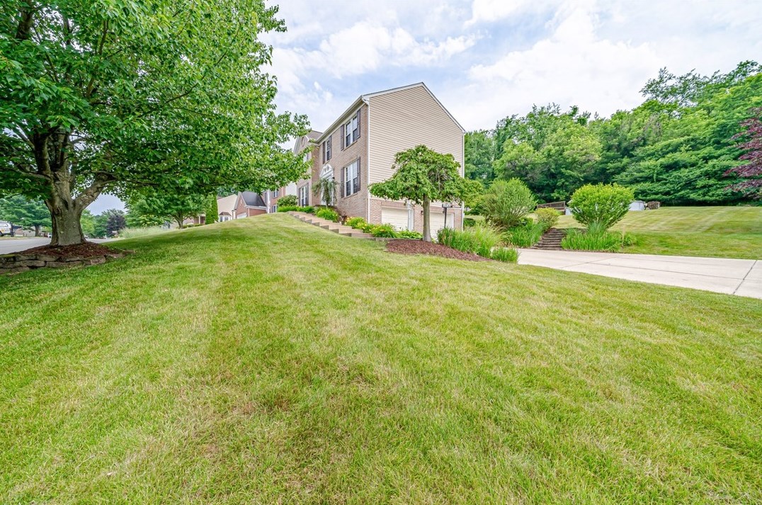 910 Castleview Dr, North Huntingdon, PA 15642