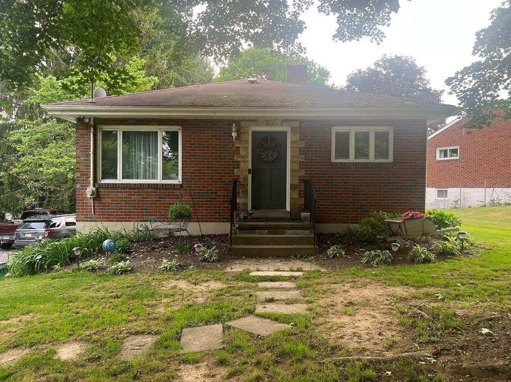 109 1st St, Evans City, PA 16033