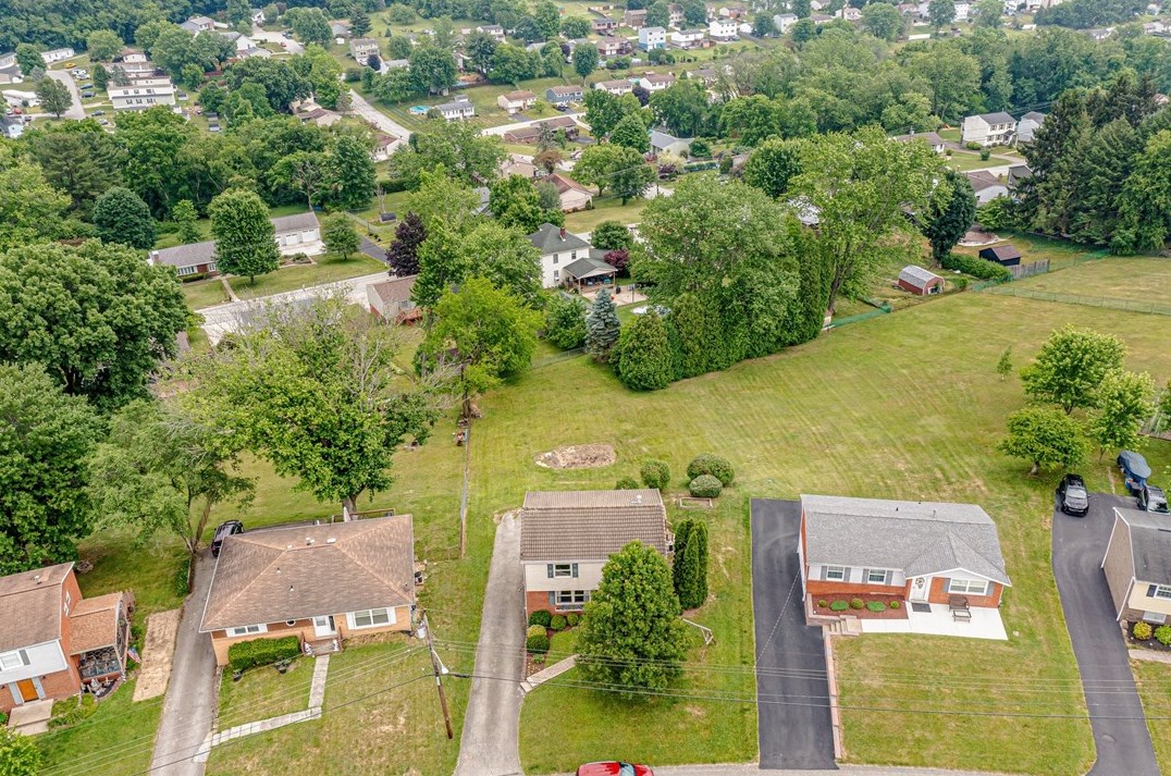 45 Cherokee Dr, Greensburg, PA 15601