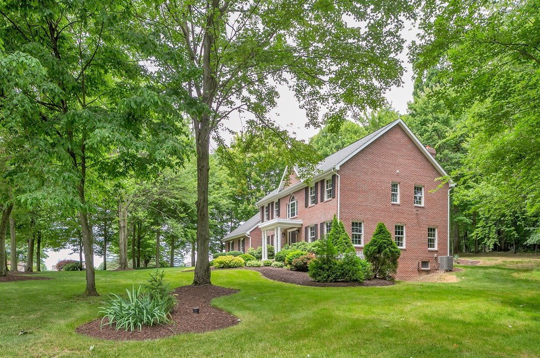 109 Timberlee Dr, Evans City, PA 16033