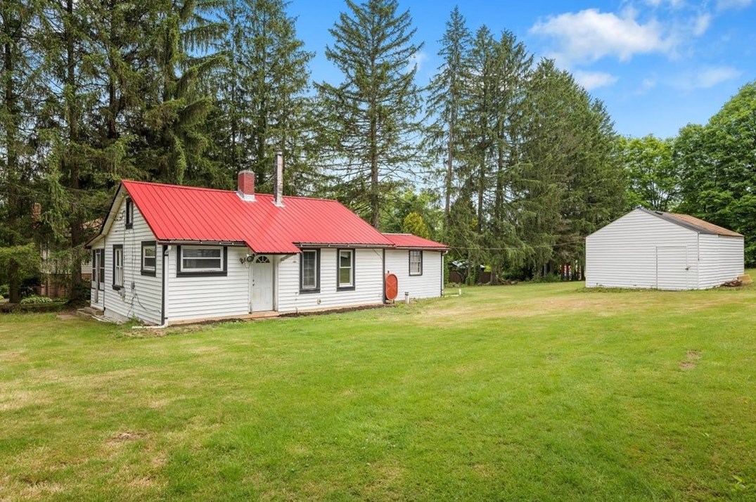 125 Patton Ln, Clinton, PA 15026