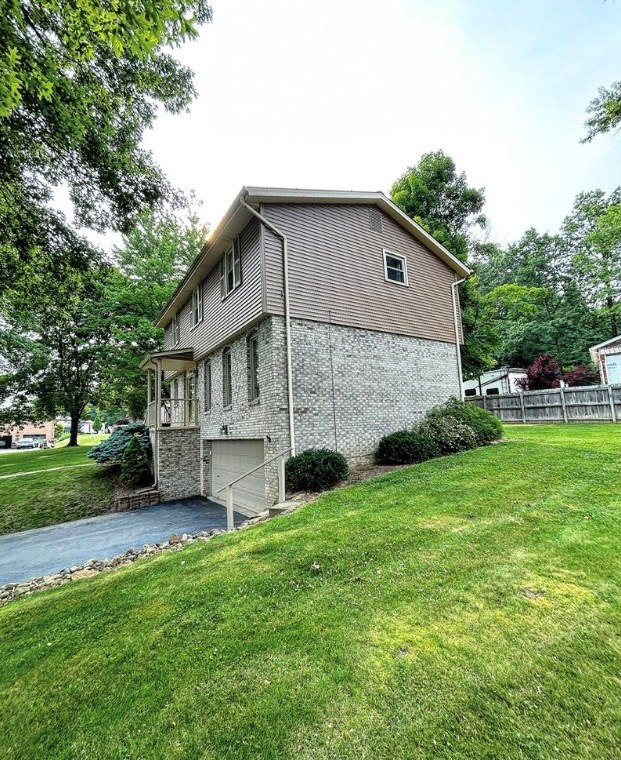 102 Crossland Rd, Butler PA  16002-1102 exterior