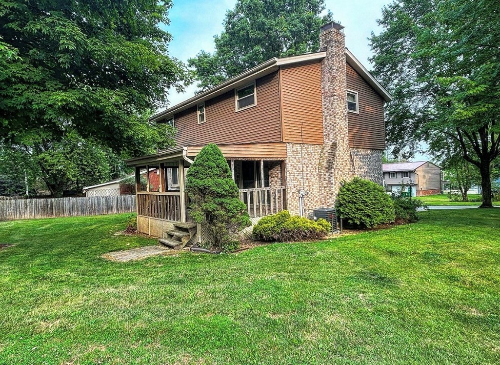 102 Crossland Rd, Butler PA  16002-1102 exterior