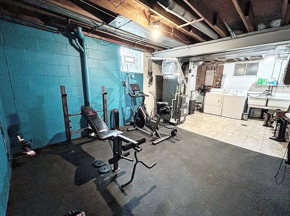 102 Crossland Rd, Butler PA  16002-1102 exterior