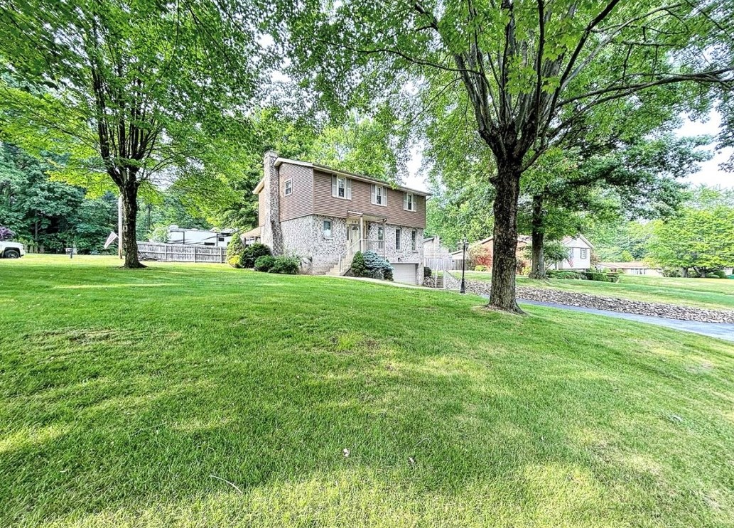 102 Crossland Rd, Butler PA  16002-1102 exterior
