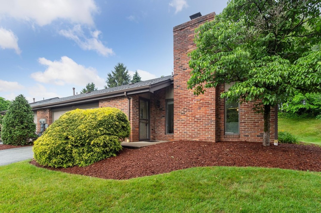 255 Greenwood Dr, Canonsburg, PA 15317