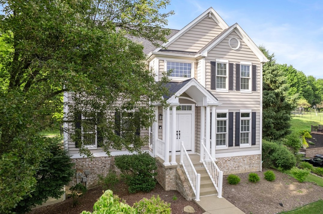1010 S Lake Dr, Gibsonia, PA 15044